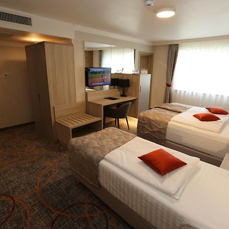 Hotel Baril Haţeg Εξωτερικό φωτογραφία