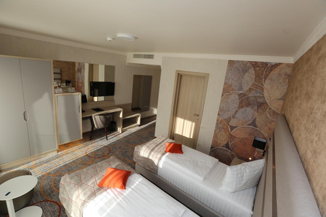 Hotel Baril Haţeg Εξωτερικό φωτογραφία