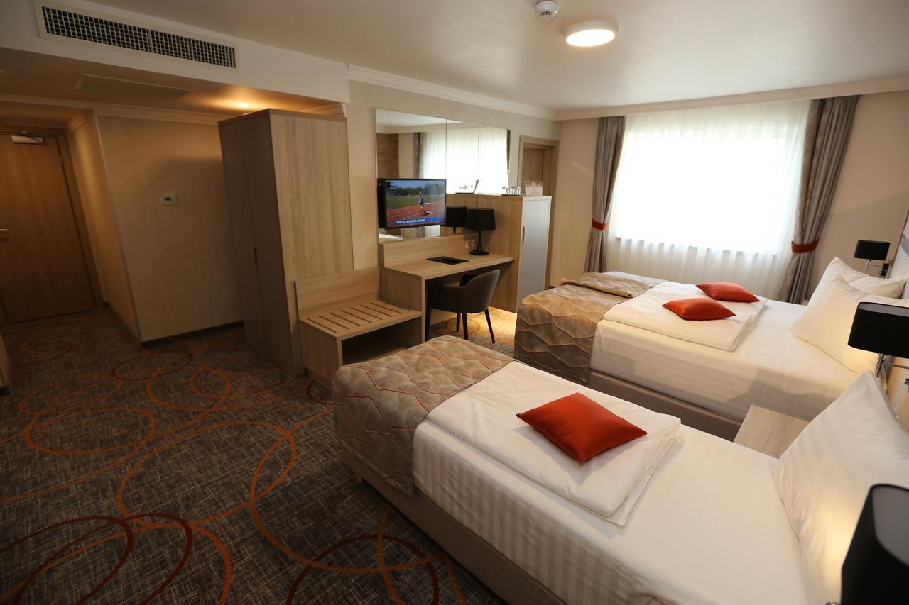 Hotel Baril Haţeg Εξωτερικό φωτογραφία