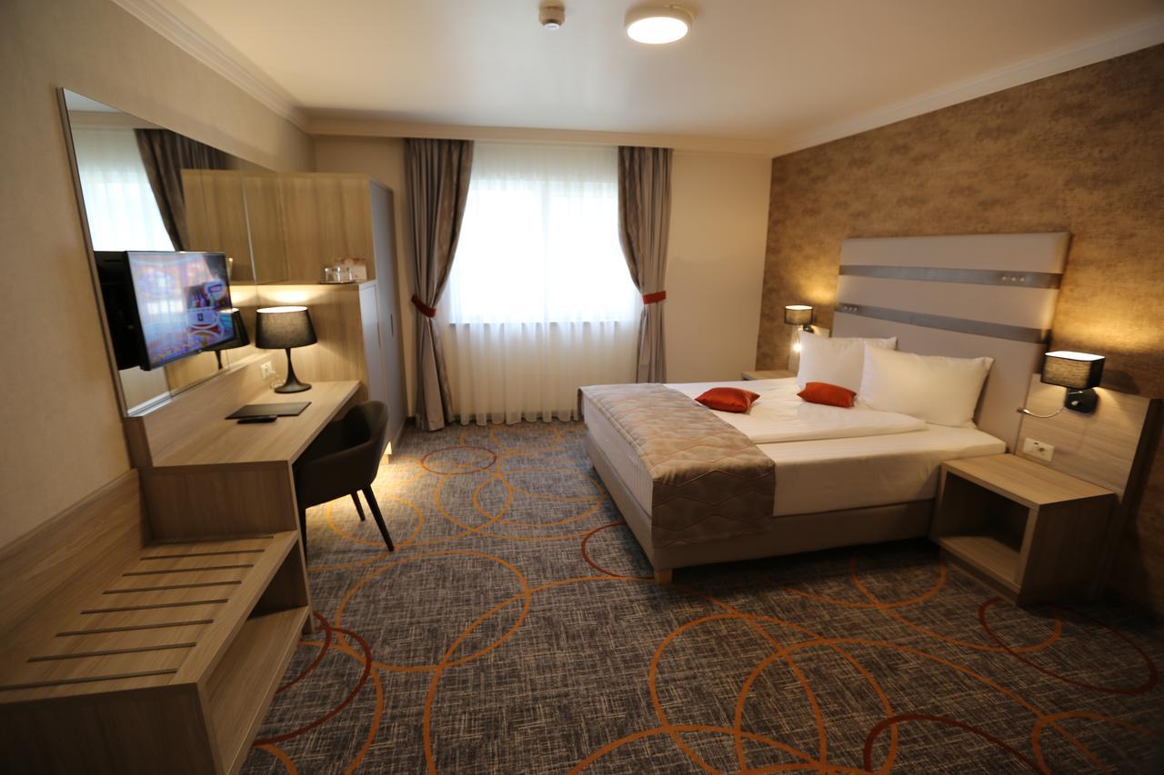Hotel Baril Haţeg Εξωτερικό φωτογραφία