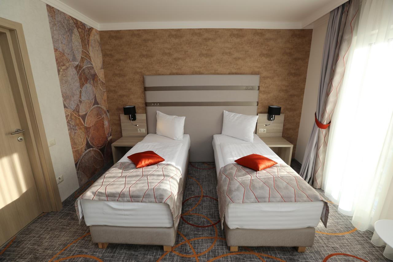 Hotel Baril Haţeg Εξωτερικό φωτογραφία