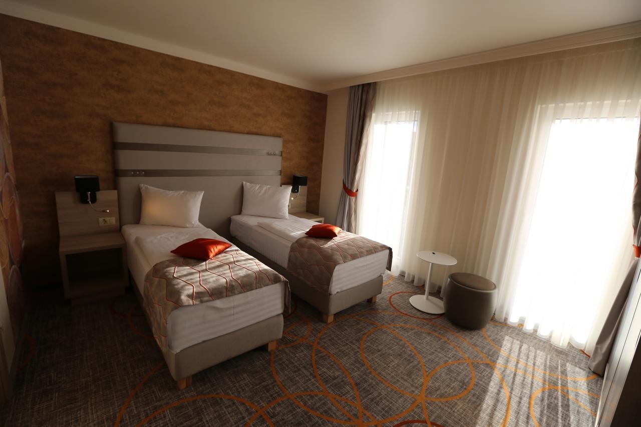 Hotel Baril Haţeg Εξωτερικό φωτογραφία